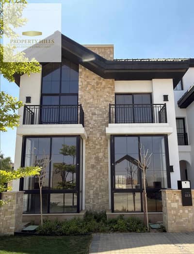 جاهزة للاستلام الفوري فيلا للبيع 295 متر داخل كوميوند بتصميم مودرن القاهرة الجديدة التجمع الخامس 10% مقدم تسهيلات و اقساط لفترة طويلة