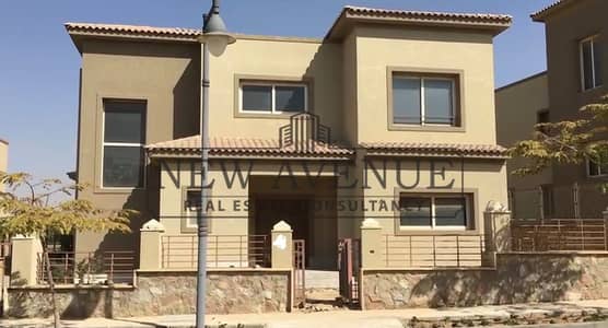 فيلا مستقلة للبيع في بالم هيلز القطامية PK1 – موقع مميز وإطلالة مفتوحة علي لاند سكيب