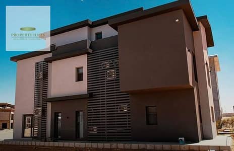 فيلا للبيع 330م² داخل كمبوند في التجمعCreek Townبالتقسيط علي اطول فترة