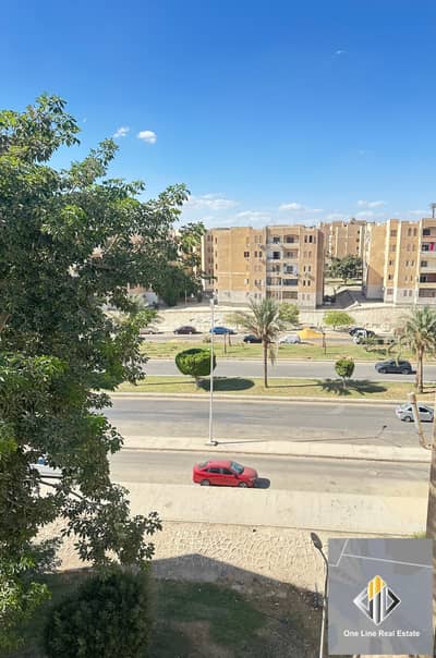 من المالك للبيع علي الرئيسي امام المواصلات وبجوار مزار مول فيو وموقع وسعر ممتاز سوبر لوكس