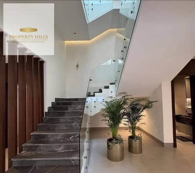 Villa with garden for sale from the owner at its original price inside Mountain View Hyde Park,