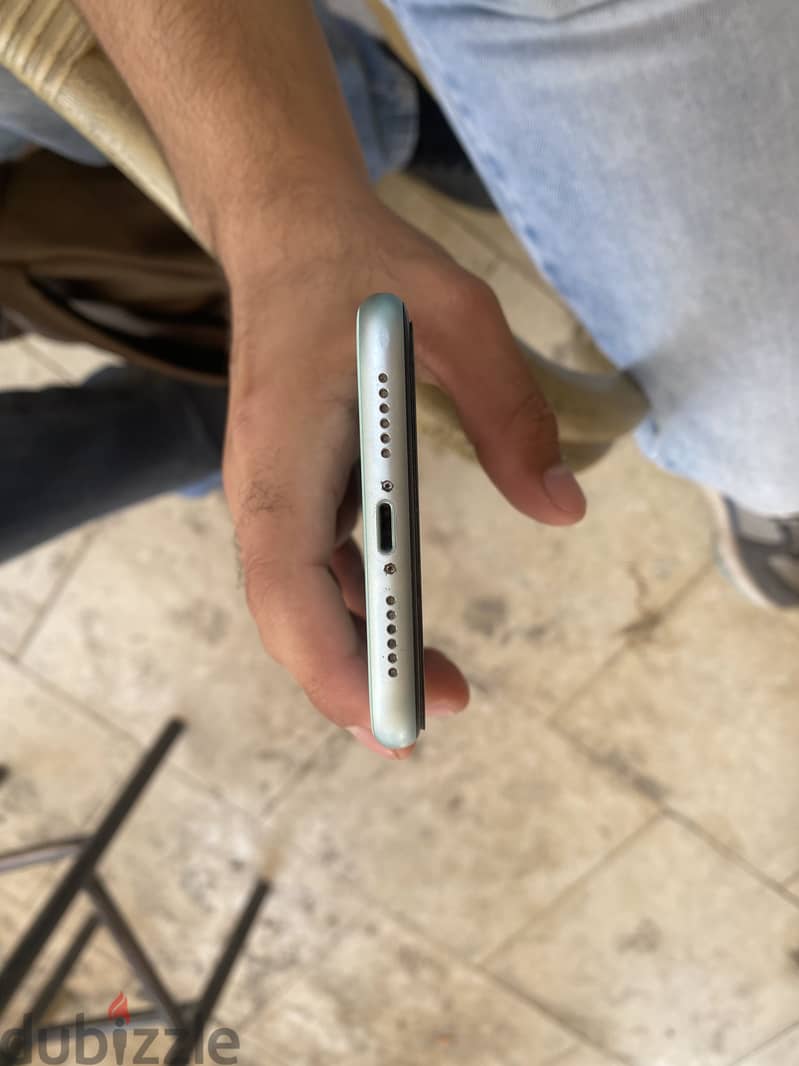 Apple - iPhone 11 7