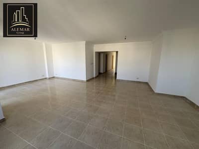 For rent in Madinaty, 200 sq m in B11, garden view, directly next to services, fourth floor, sea view, two-year contract