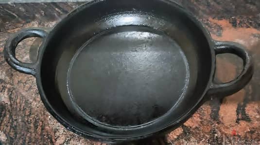 طاسة كاست ايرون cast iron pan