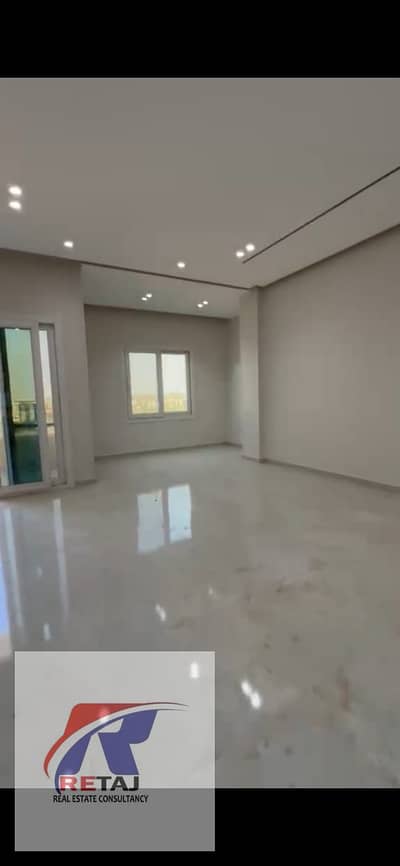 شقه اول سكن للايجار الجديد في القاهره الجديده في التجمع الخامس غي الاندلس 1 مناسبه للعرسان او اسره صغيره بمساحه 160 متر بتشطيب الترا سوبر لوكس