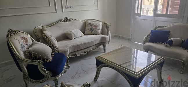صالون خشب زان حالة ممتازة.