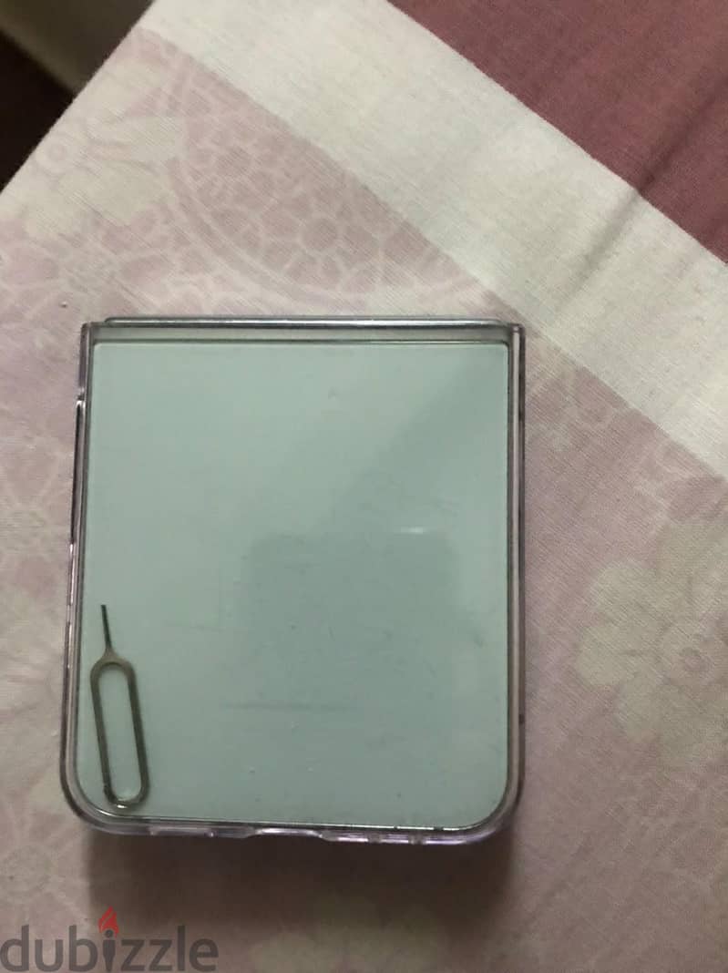 Samsung Z Flip 5 4