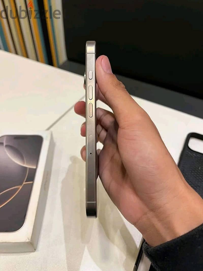 Apple - iPhone 16 Pro 4