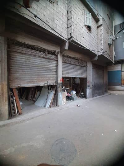 ثلاث محلات تجاري للبيع