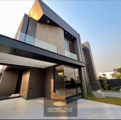 Panoramic villa for immediate occupancy, 856 meters, 3 floors with private swimming pool, next to Al Ahly Club, Old Sheikh Zayed