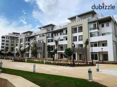 شقة للبيع في كمبوند هايد بارك(hyde park )   علي شارع التسعين الجنوبي بجوار الجامعة الأمريكية