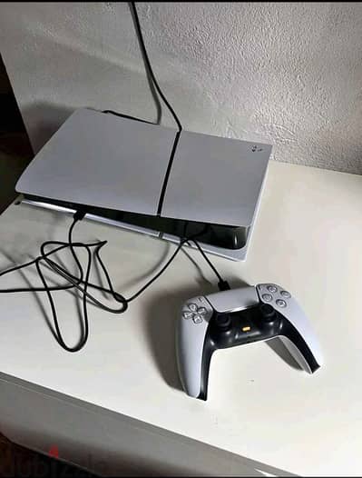Play Station 5 slim digital 1 تيرا استعمال ٣ شهور فقط