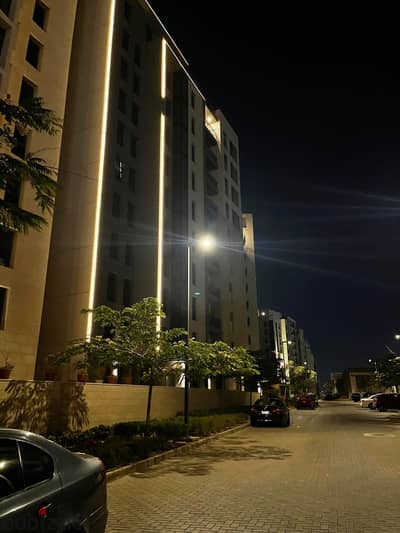 عمارة فخمة متشطبة بالتكيفات استلام فوري في ابراج زيد الشيخ زايد قريبة من اركان