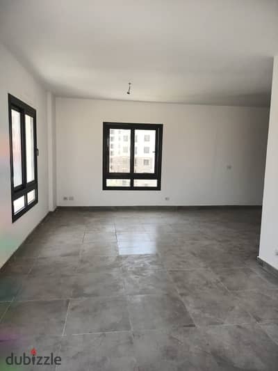 شقة للايجار بكمبوند سيليا طلعت مصطفي العاصمة الإدارية شقة ١٦٠ متر للإيجار ٣ نوم و ٣ حمام غرفة مستر