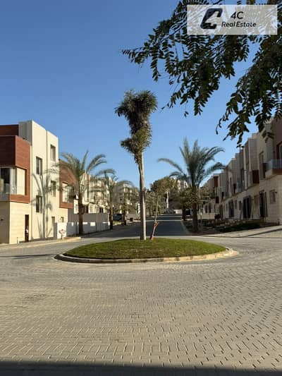 للبيع في كومباند ازار2 تاون هاوس ميديل 4 نوم جاهز ع الاستلام فيو لاند سكيب في التجمع الخامس القاهرة الجديدة Azzar2 Compound Fifth Settlement New Cairo