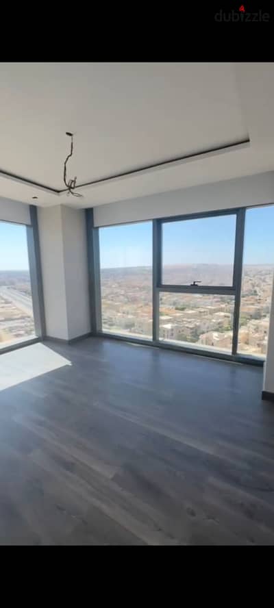 Apartment for rent in Zed West Towers, Sheikh Zayed (14th floor). Features 3 bedrooms, 3 bathrooms, and a nanny’s room with an en-suite bathroom. It offers a distinctive view and ultra-super-lux finishes. Payment is quarterly, with a two-month security de