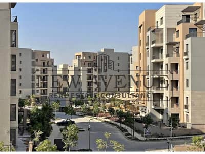 أفضل سعر - بحري - موقع متميز - استلام فوري - دور متكرر - شقة  للبيع في ديستريكت 5 - القاهرة الجديدة district 5 - New Cairo