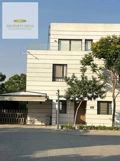 Villa Corner for sale with a discount of more than half its price in Al-Shorouk next to the British University and Sodic East, with facilities for installment payments over 10 years