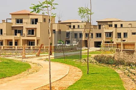 Middle resale townhouse for sale - Fully finished- ready for delivery and viewing prime location in Palm Hills Katameya Compound PK1 Fifth Settlement