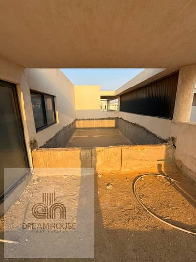بينتهاوس فاخر بحمام سباحة خاص ورووف للبيع في كمبوند ليك فيو ريزيدنس (Lake View Residence)