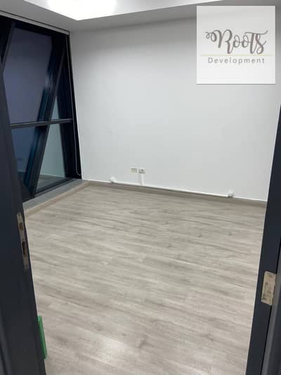 للإيجار مكتب إداري متشطب بمساحة 90 متر ، في كايرو بيزنيس بارك التجمع الخامس For rent finished office, in Cairo Business Park, Fifth Settlement.