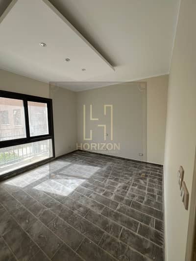 شقه بحديقه  3نوم نص مفروش للايجار ديستريكت5 apartment rent  District 5 Marakez