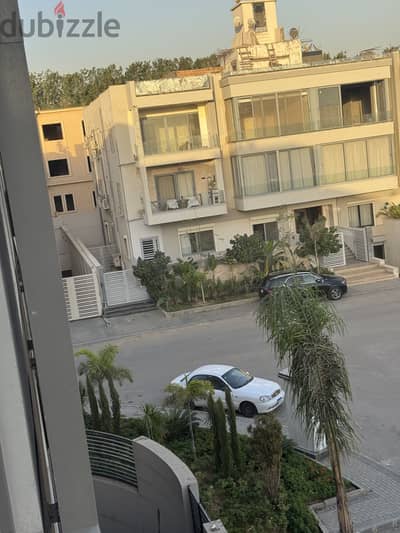شقه للبيع امتداد غرب الجولف مربع 7 بجانب سور قطاميه هايتس