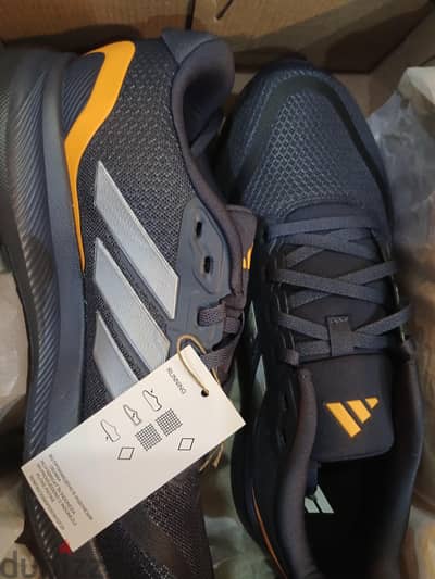 حذاء adidas اوريجنال مقاس ٤٢ و ٢/٣
