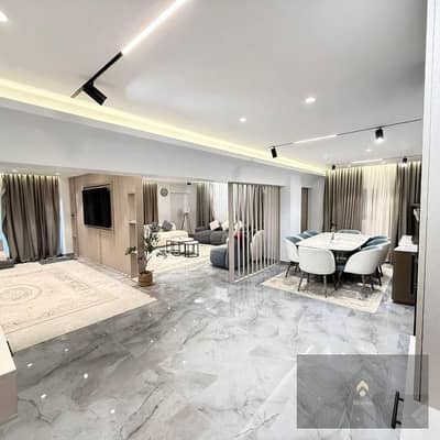 Spacious 200m² apartment with 3 bedrooms and ultra-super-lux finishing; down payment of only 600,000 with a 15-year installment plan.