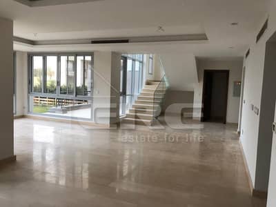 Largest duplex with a 200 SQM garden in CFC
