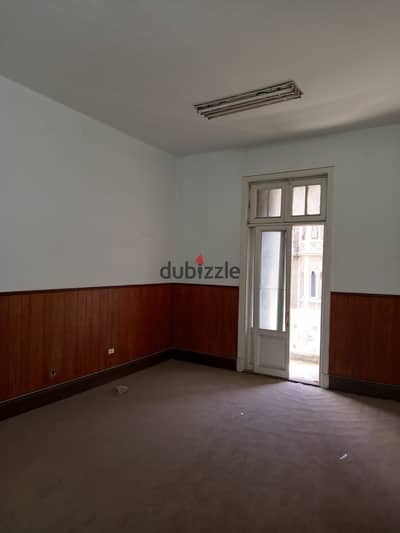 Office 4 rooms in Tahrir Square 20 thousand a chance