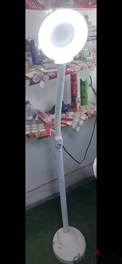 رينج لايت بالعدسة