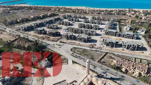 تاون فيلا للبيع في مارينا 1 داخل كمبوند خاص 3 أدوار واستلام 2027