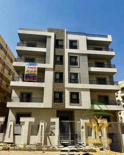 شقة للايجار بالتكييفات 250م اول سكن في لوكيشن مميز باللوتس الجنوبية خطوات من شارع النوادي الرئيسي
