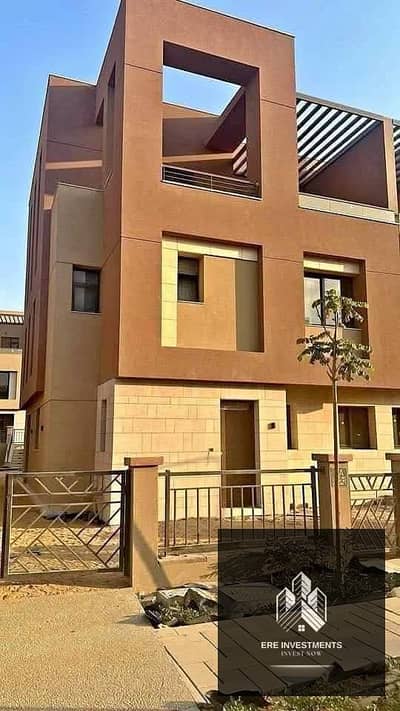 تاون هاوس للبيع تشطيب ألترا سوبر لوكس  بـ كمبوند ديستريكت 5 مراكز (District 5 Marakez) - استلام فوري باقل سعر في السوق