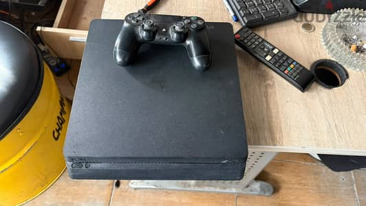 للبيع: بلايستيشن 4 سليم - PlayStation 4 Slim.