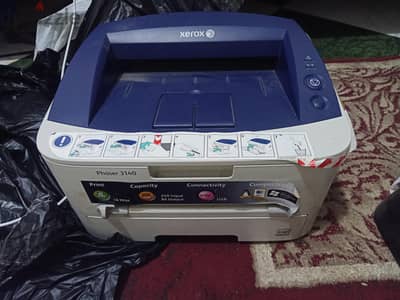 هذه طابعة ليزر أحادية اللون (أسود وأبيض) من طراز Xerox Phaser 3140.