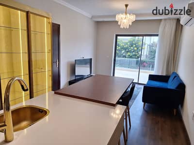 شقة مفروشة بحديقة للإيجار في Lake View Residence بالتجمع الخامس New Cairo، مساحة 130م وحديقة 60م، غرفتان و3 حمامات