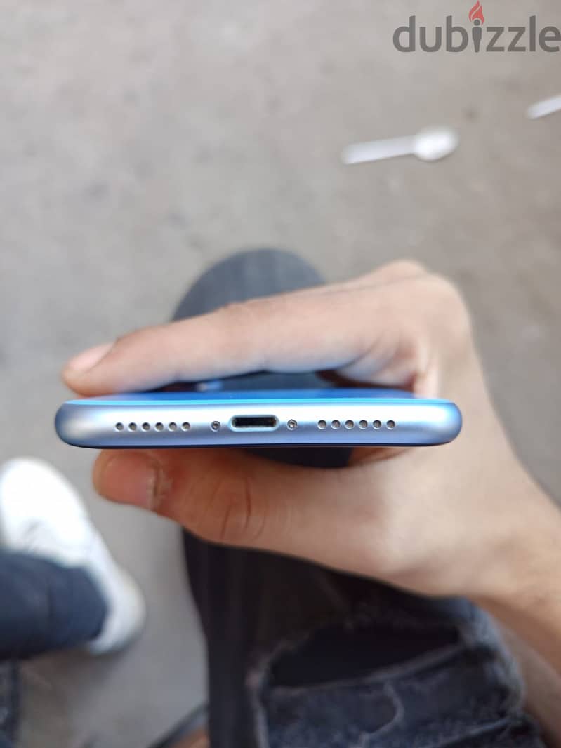 Apple - iPhone XR 4