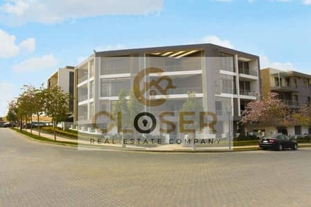 Studio for sale with a dual view, an incredible discount, an optimal layout, and a distinctive private garden.