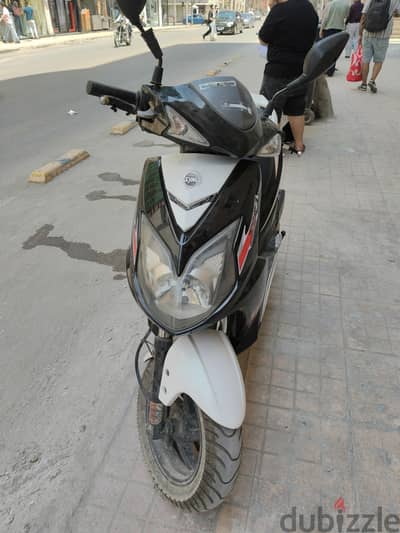 اسكوتر  جيت 4  اسود ابيض
