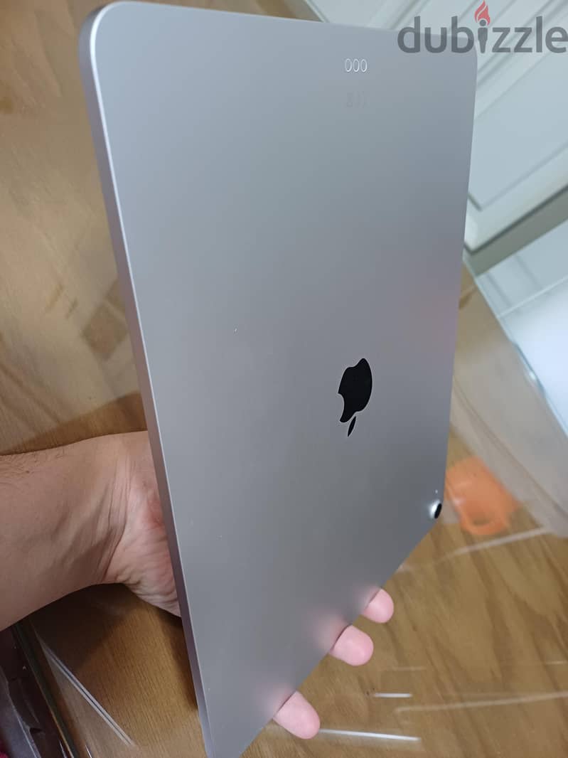 ipad air m3. . . 13 inch 1