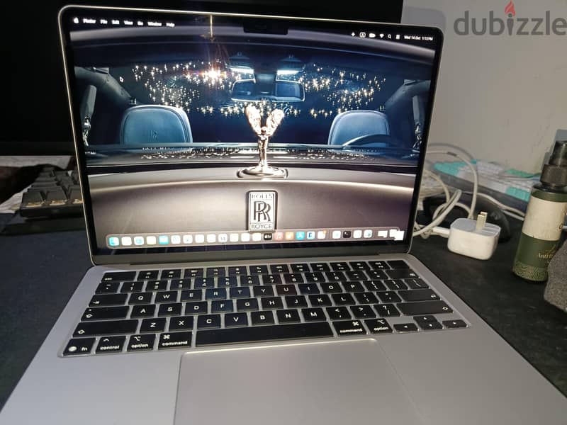 Mac book m5 8