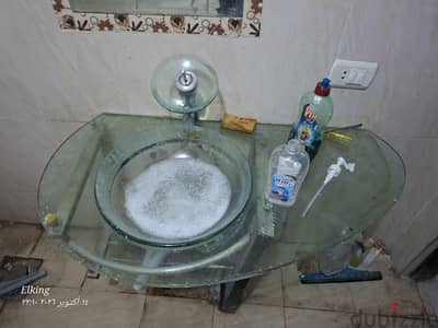 حوض بالخلاط شلال بالوحدة بالزجاج