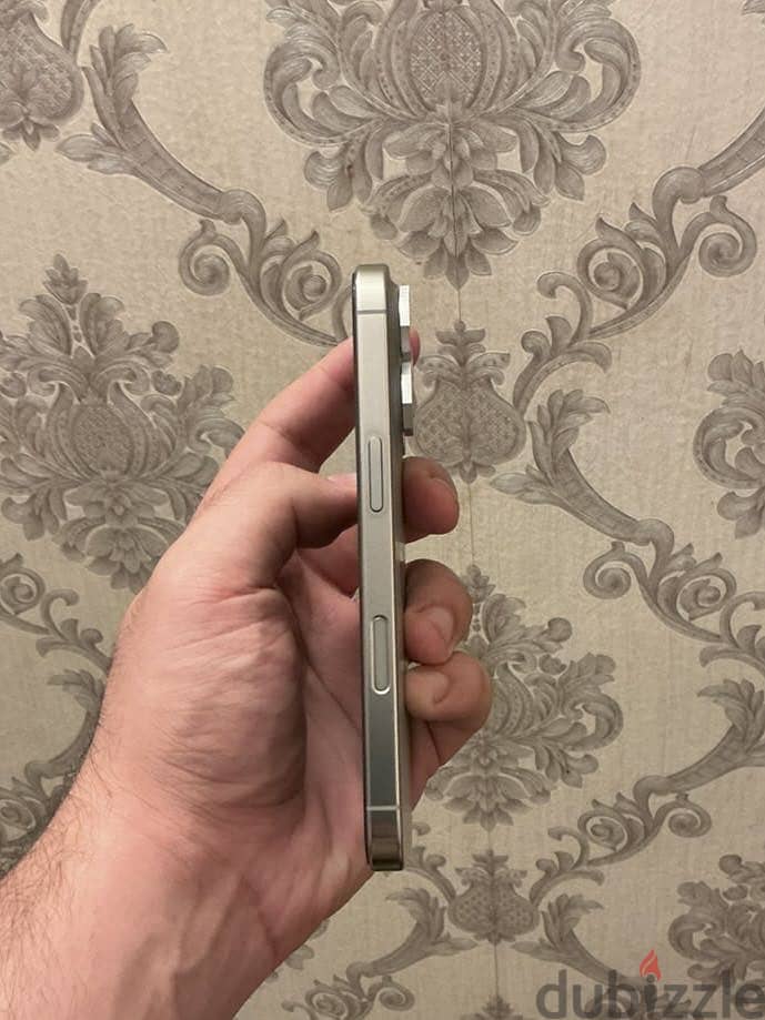 Apple - iPhone 16 Pro 6