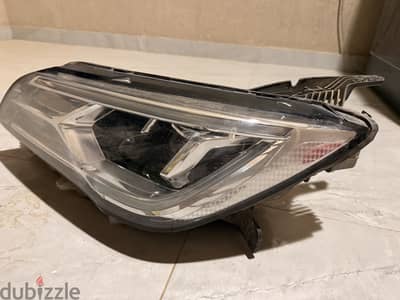 فانوس امامي للبيع MG5 2022 مستعمل