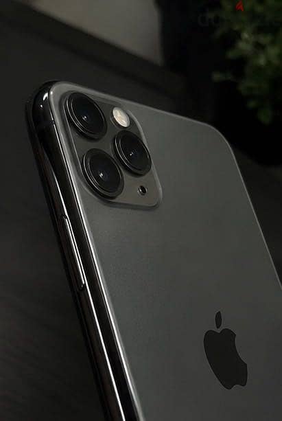 Apple - iPhone 11 Pro Max 2