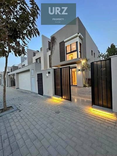 فيلا Townhouse في اجمل مرحلة في تاج سيتي بالتقسيط المريح علي 10 سنوات بالقرب من مرحلة تاج سلطان دقايق من كمبوند سعادة و ماونتن فيو و سوان ليك و الرحاب