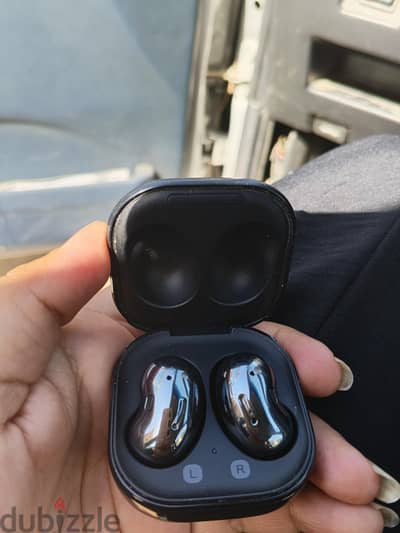 Samsung Galaxy live ear buds 23 c 9 like new
