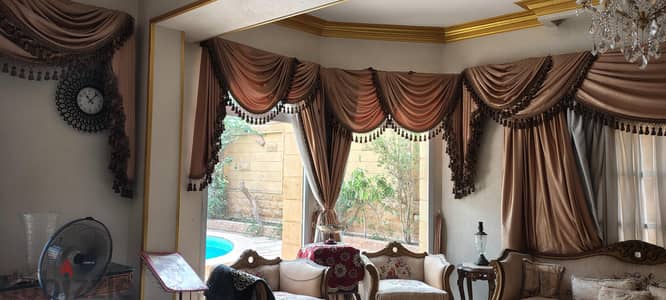 ستائر بالفرانشه ١٣ متر  بالبلتكانه الخشب المتر الف جنيه علي التركيب